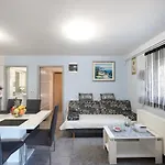 アパート Two Bedroom Sunset ヴィル