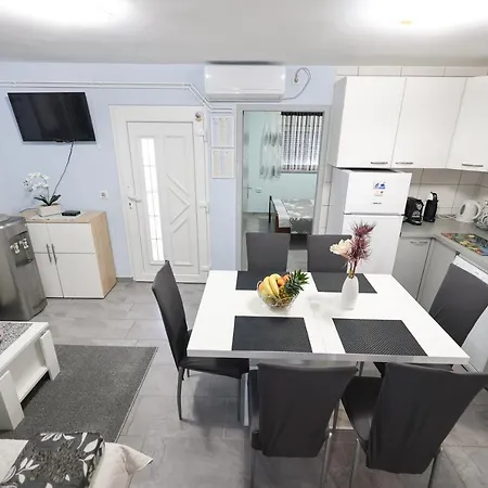 Two Bedroom Sunset ויר