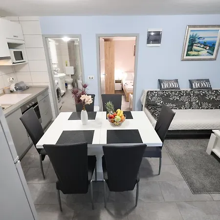 Two Bedroom Sunset דירה *
