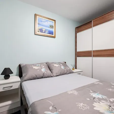 Two Bedroom Sunset דירה *