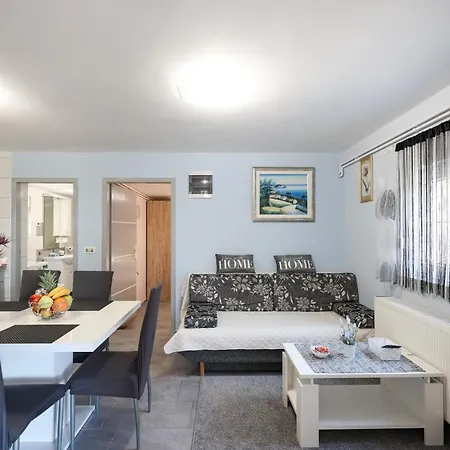 דירה Two Bedroom Sunset ויר