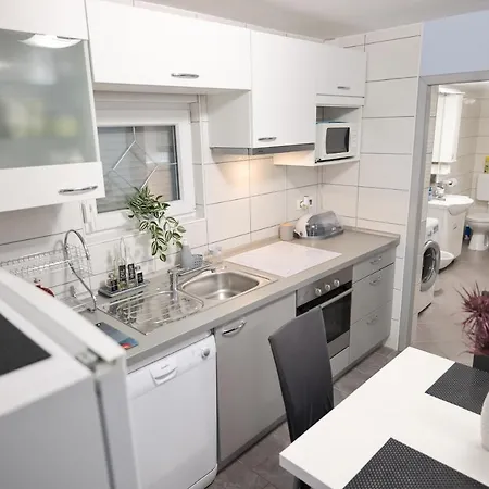 Two Bedroom Sunset דירה *