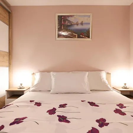 Two Bedroom Sunset ויר