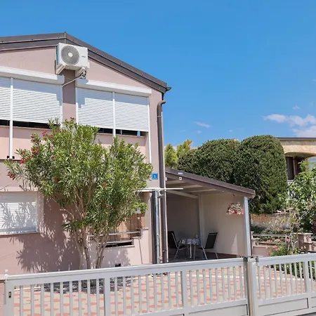 Two Bedroom Sunset ויר
