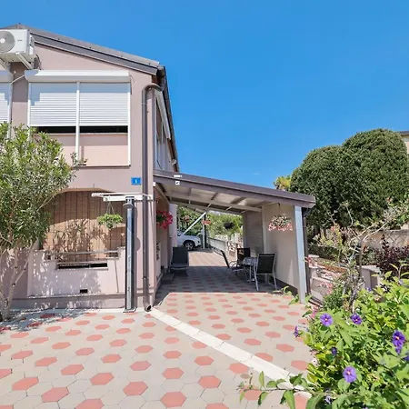 Two Bedroom Sunset Apartment *